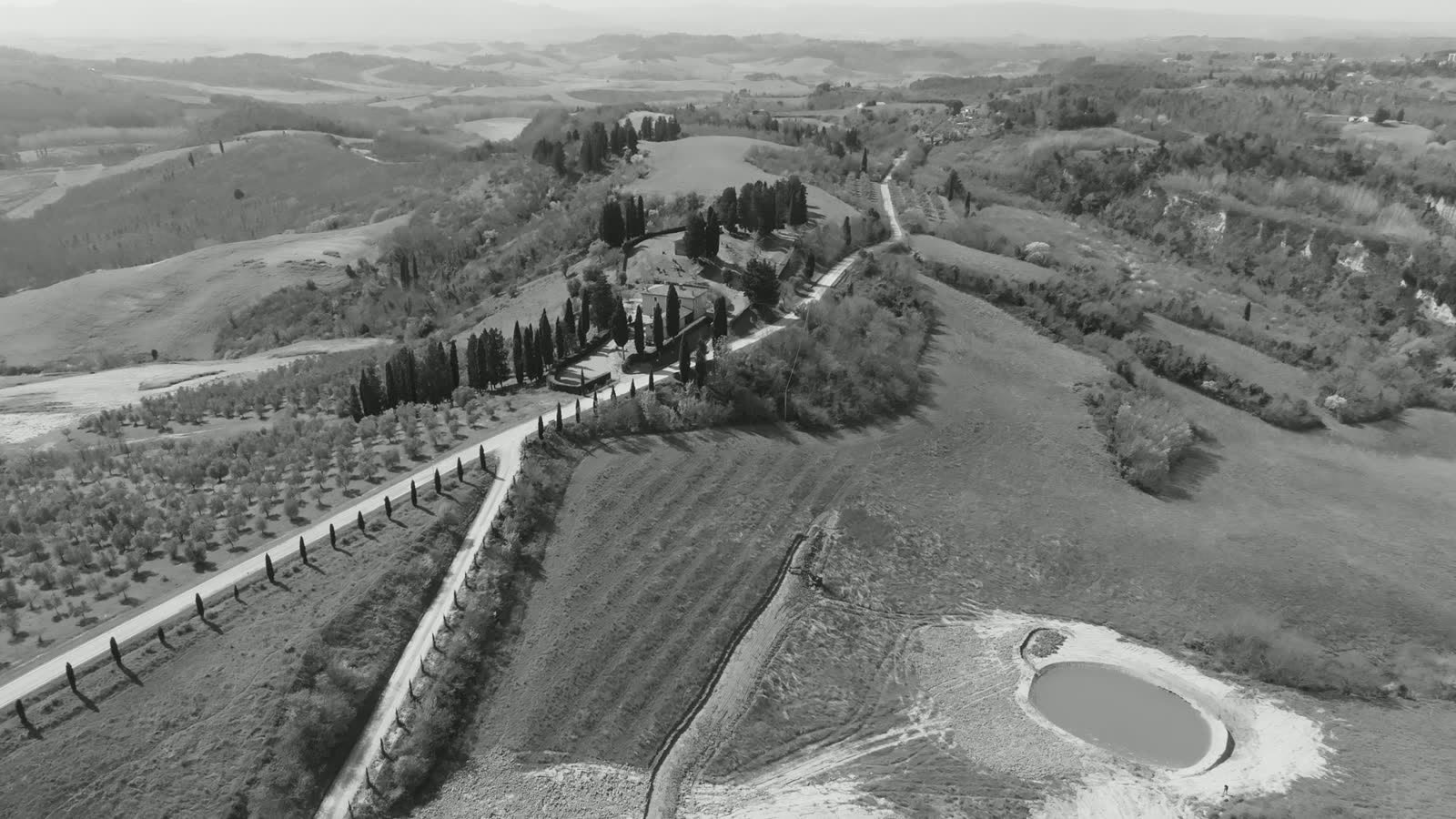 Bacino collinare a Ghizzano nel paesaggio della Valdera