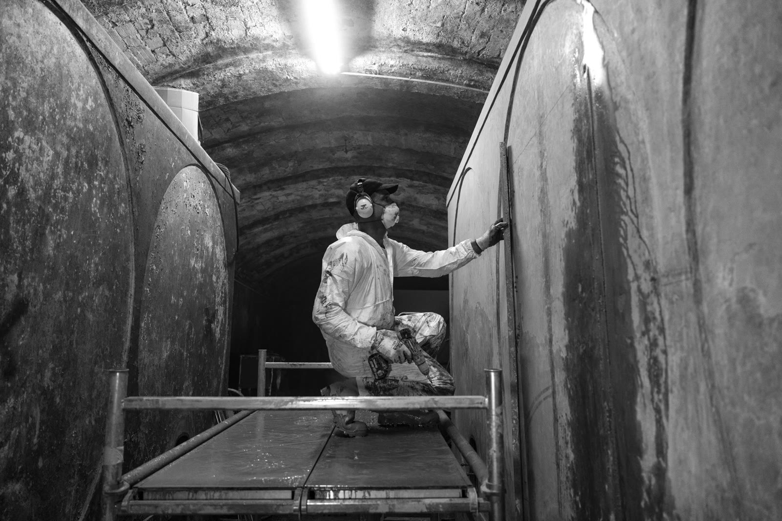 Tracciatura del vano sulla parete del tino