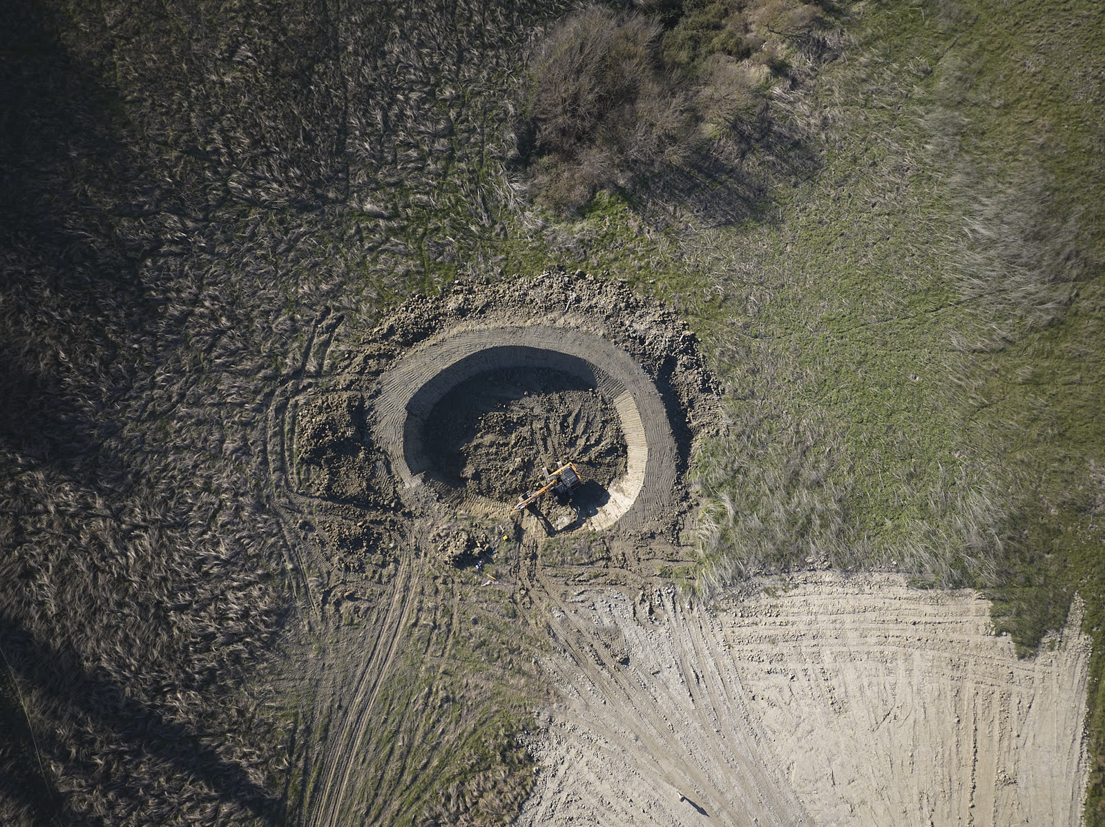 Scavo di un bacino circolare a Ghizzano, vista aerea