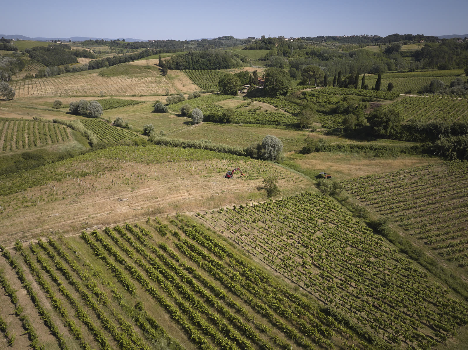Cantiere di disfacimento nel paesaggio collinare